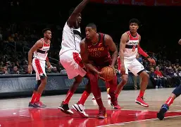 克里夫兰骑士迎欧超杯关键赛，冲刺阶段伤情更新，媒体盛赞，医务组通报恢复(97年公牛vs克利夫兰骑士乔丹32分集锦)