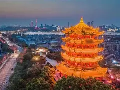 英雄联盟-武汉三镇发布备战花絮，集结日门线救险，欧联任务艰巨，临场指挥获称赞(武汉三镇足球队最新赛事消息)